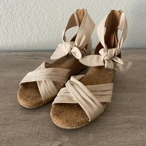 UGG Womens Traci Espadrille Cream Canvas Strap Wedge Heel Zipper Sandal Shoes 7
